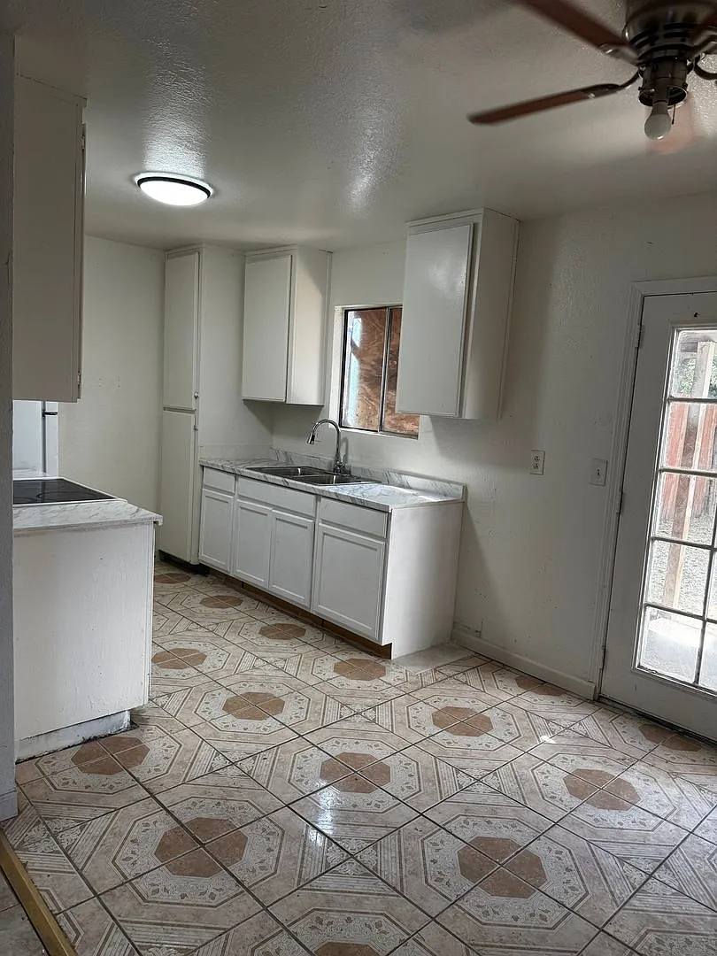 Charming 3BR Home in Stockton — Photo 1