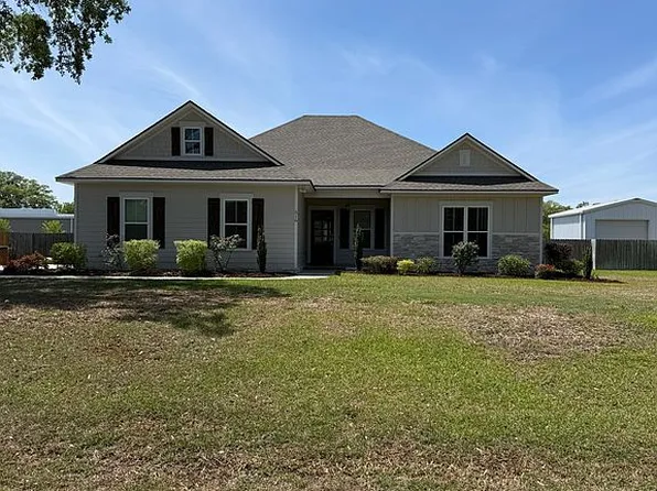 516 Barfield St, Hahira, GA 31632