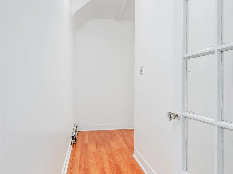 404 Danforth Ave — Photo 6
