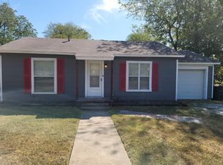 303 Poindexter Ave, Cleburne, TX 76033