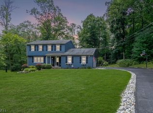 35 Cora Ln, Chester, NJ 07930