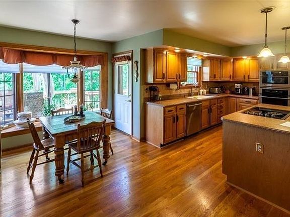3rd image of 8695 Eagleridge Dr