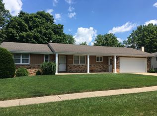 1011 Knollcrest Dr, Washington, IL 61571