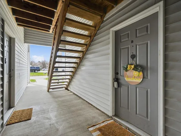 1079 Millpond Rd Unit B, Valparaiso, IN 46385