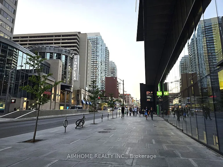 8 Eglinton Ave E #1510 — Photo 23