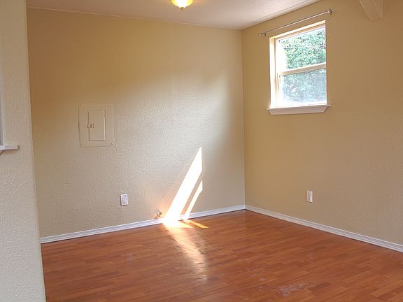 4th image of 2319 1/2 S Sheridan Ave