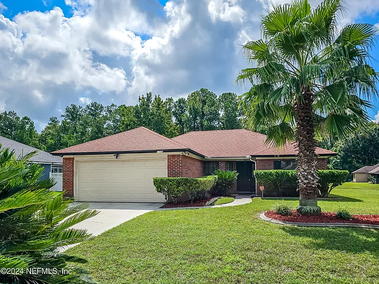 1736 Daytona Ln — Photo 3