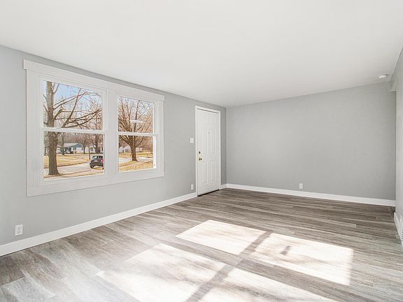 3rd image of 1421 Joyce Dr