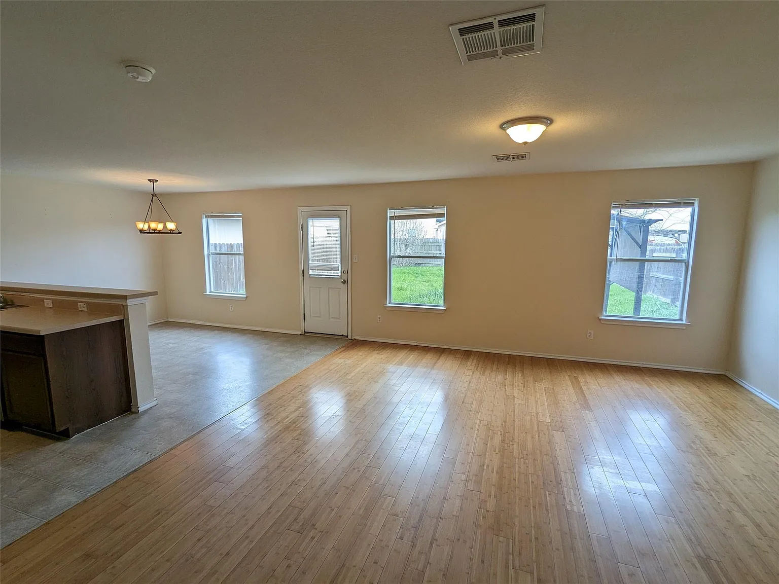 3 bed, 2.5 bath, 1700 sqft, $1,950 — Photo 3