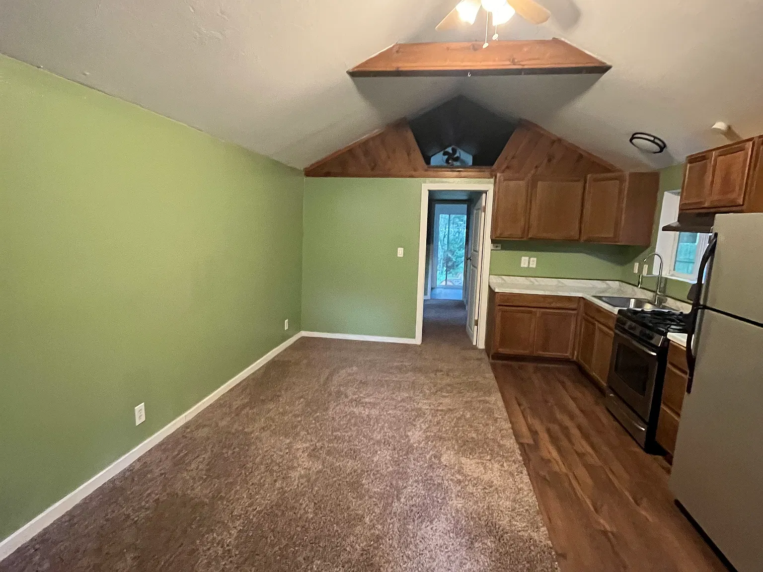 1 bed, 600 sqft, $1,300 — Photo 2