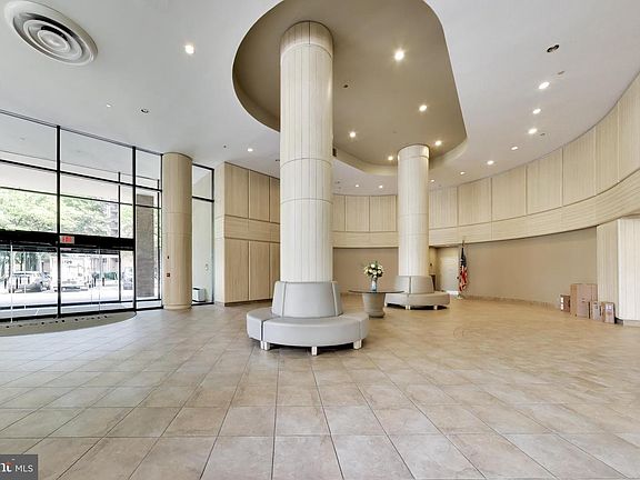 3rd image of 1805 Crystal Dr APT 1102S