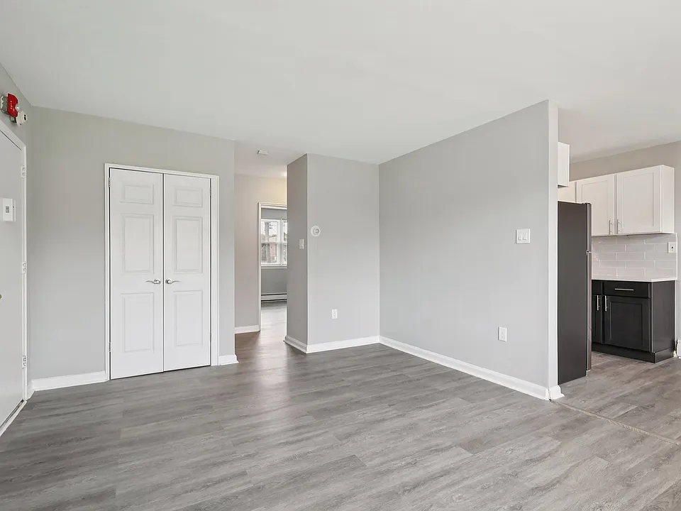 Step into comfort at Mt. Vernon Apartments, where modern design meets functionality. Enjoy an open floor plan, stylish interiors, and ample natural light, perfect for your lifestyle. Schedule a tour today and make this your new home!