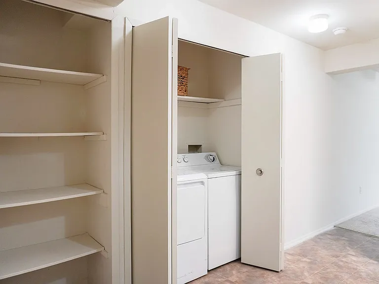 2396 Leslie Cir — Photo 14