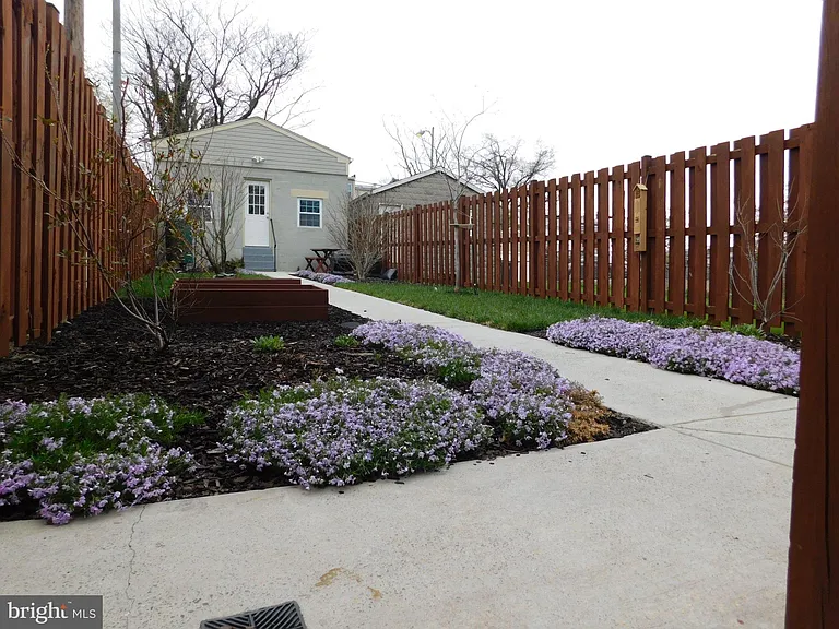 308 Webster St NW — Photo 36