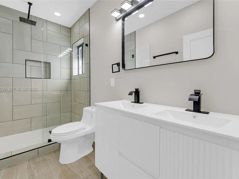 1816 NW 49th St — Photo 16