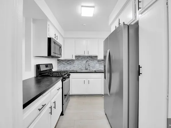 15215 Magnolia Blvd, Sherman Oaks, CA