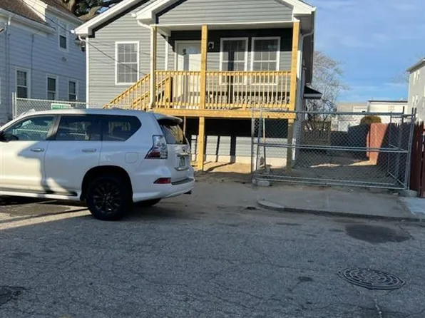 105 Salina St, Providence, RI 02908