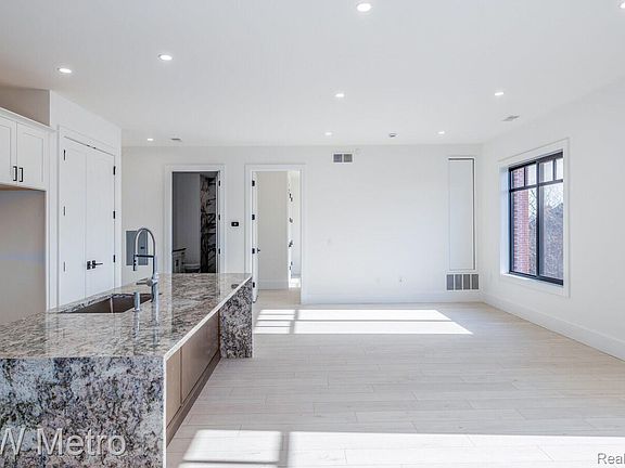 4th image of 120 E Liberty St #302