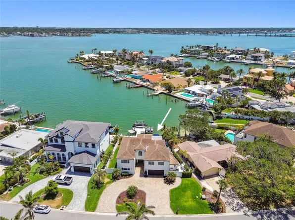 2233 Donato Dr, Belleair Beach, FL 33786