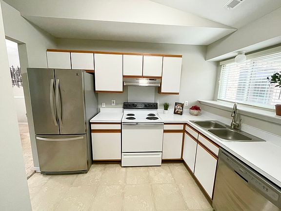 4th image of 42532 Lilley Pointe Dr