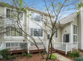 317 Windcrest Ct, Bolingbrook, IL 60440