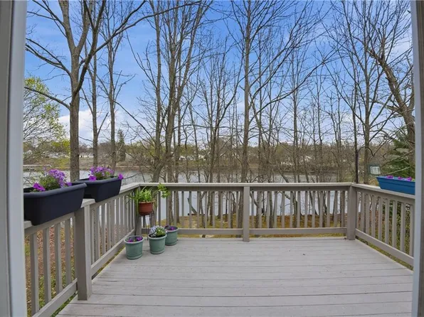 140 Beacon Park Dr E, Riverside, RI 02915