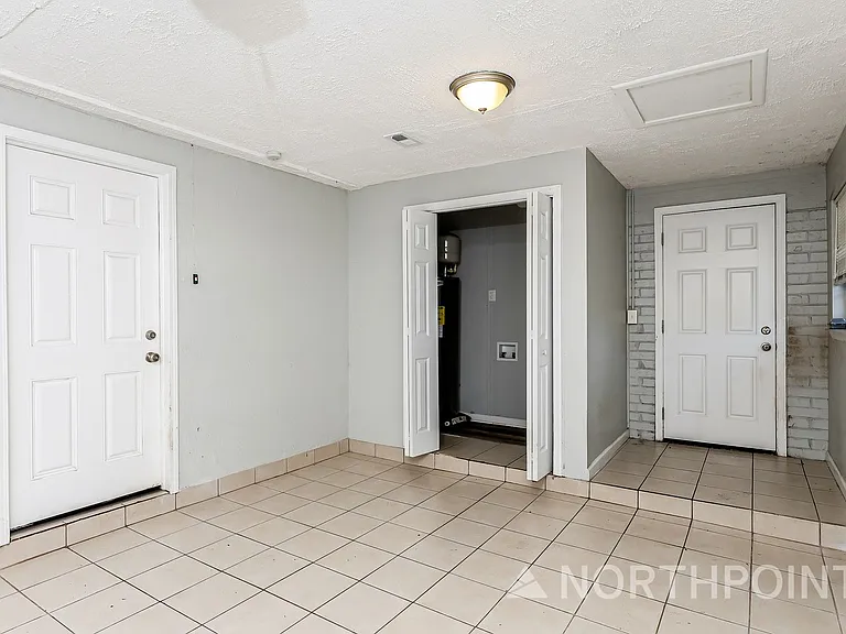 8326 Walden Rd E — Photo 5