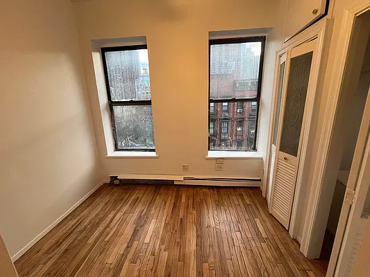 Rented by KNOCKKNOCK LLC | media 6