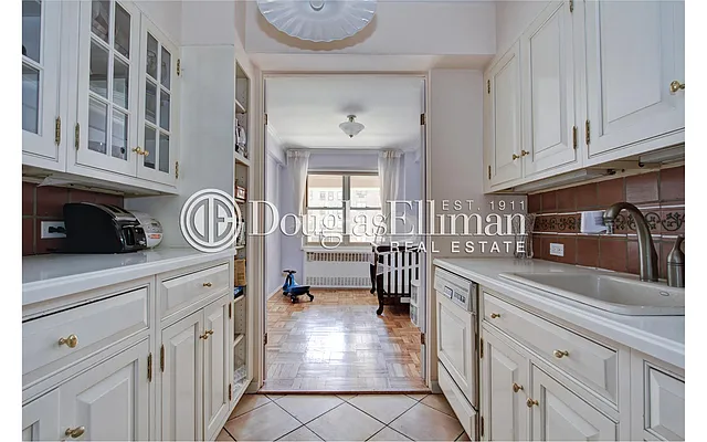 Sold by Douglas Elliman | media 15