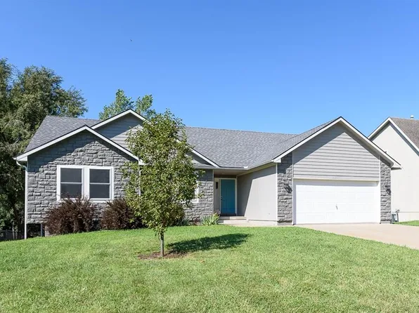 2208 Hidden Valley Dr, Tonganoxie, KS 66086