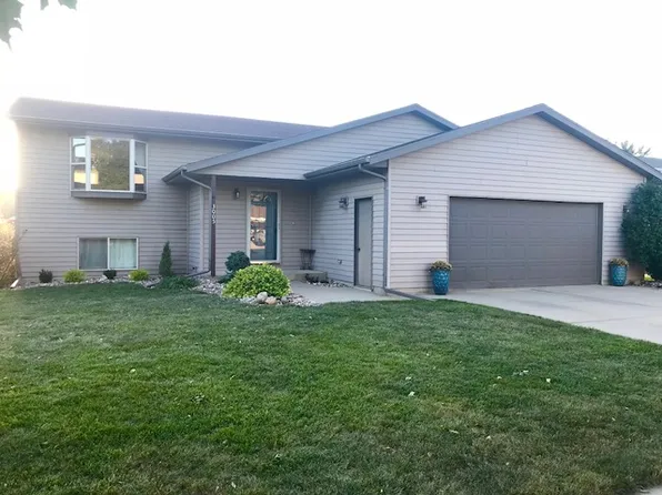 3005 Mary St, Yankton, SD 57078