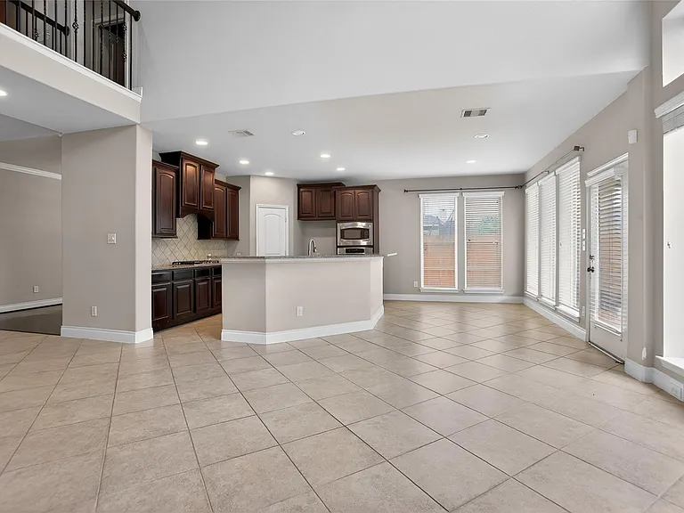 6535 Arroyo Springs Ln — Photo 14