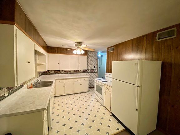 4th image of 303 Race St