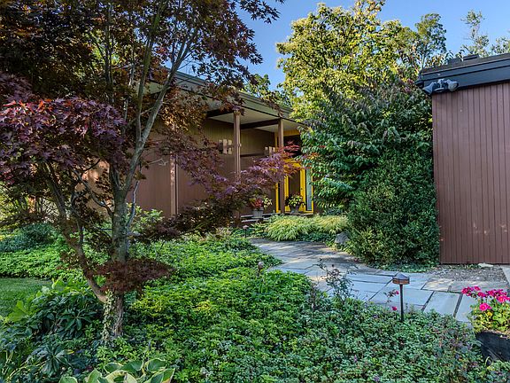 4th image of 2424 Londonderry Rd