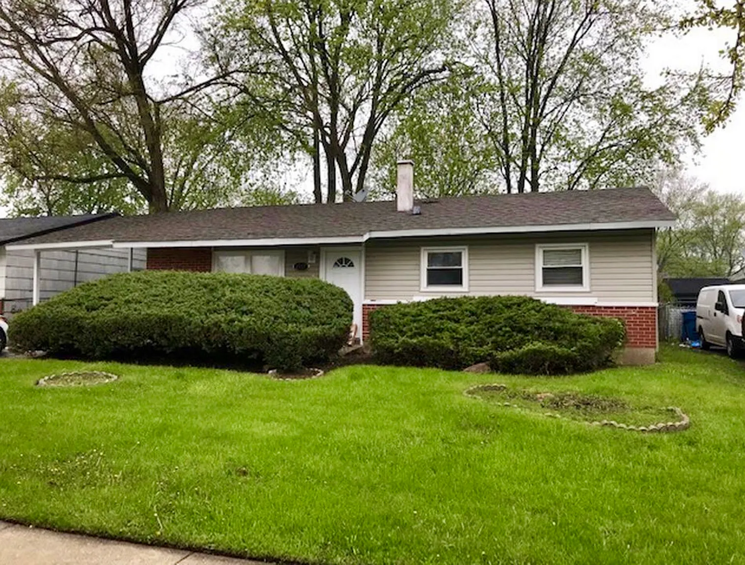 2117 E Sauk Trl photo 1