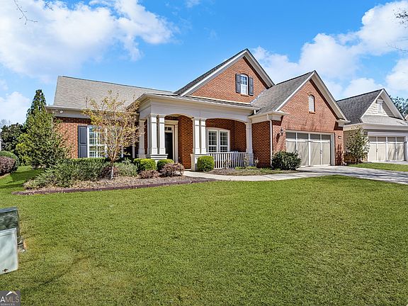 3rd image of 220 Begonia Ct