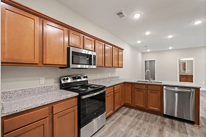 Adelyn Apartments — Photo 10