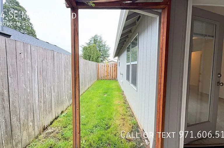 664 SE Myrtlewood Pl — Photo 34