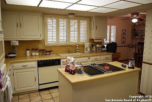 4th image of 5922 Grandwood Dr