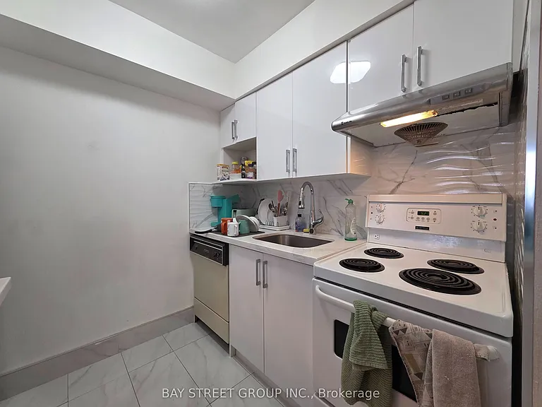 633 Bay St #1202 — Photo 8