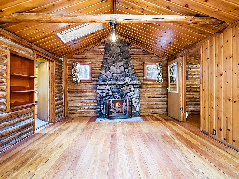 2299 S Beaver Creek Rd — Photo 3