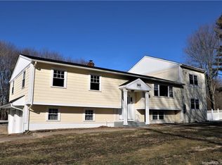 369 Elm St, Monroe, CT 06468