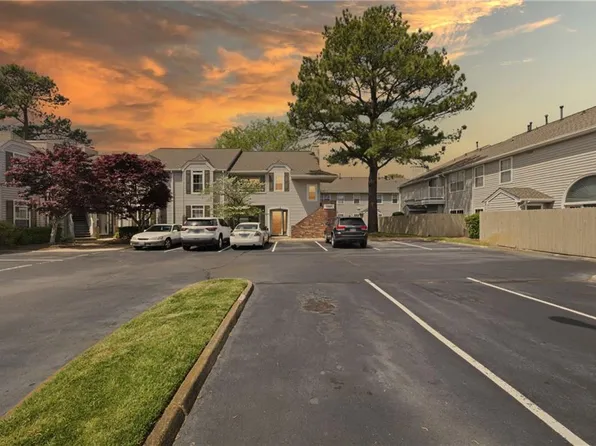5140 Cypress Point Cir APT 202, Virginia Beach, VA 23455