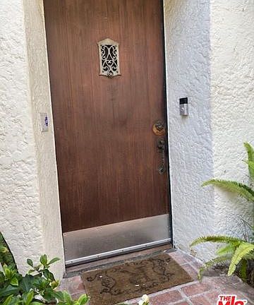 4th image of 1440 N Hayworth Ave