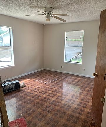 4th image of 923 NW 34th St