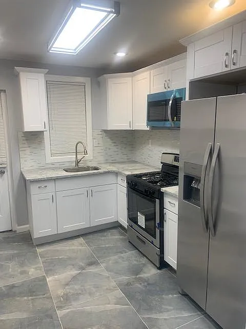 3 bed, 1100 sqft, $1,800 — Photo 1