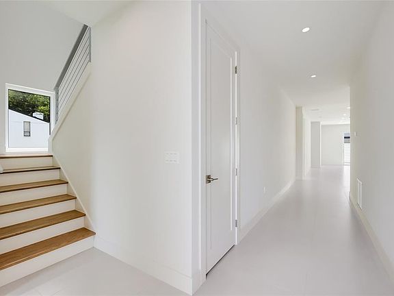 3rd image of 2596 FLOYD STREET