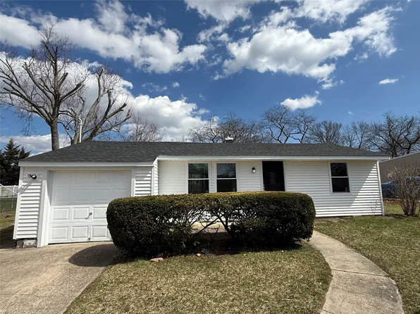 21 Nicoll Avenue, Central Islip, NY 11722