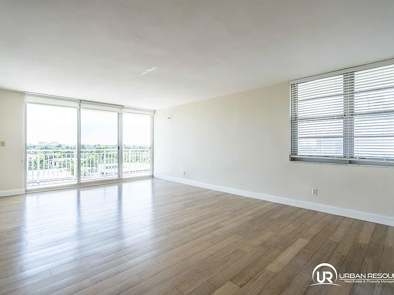 9500 W Bay Harbor Dr #7D — Photo 6