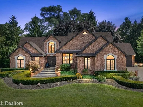 13000 Janine Ct, Shelby Township, MI 48315